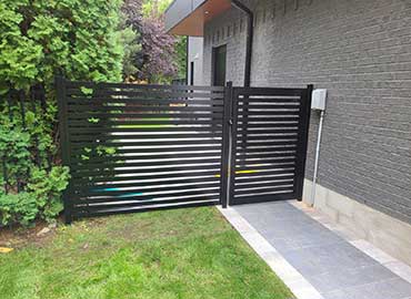 Semi-Privacy-Horizontal-Aluminum-Fence-Gate-Installed-in-Boise-IdahoSemi-Privacy-Horizontal-Aluminum-Fence-Gate-Installed-in-Boise-Idaho