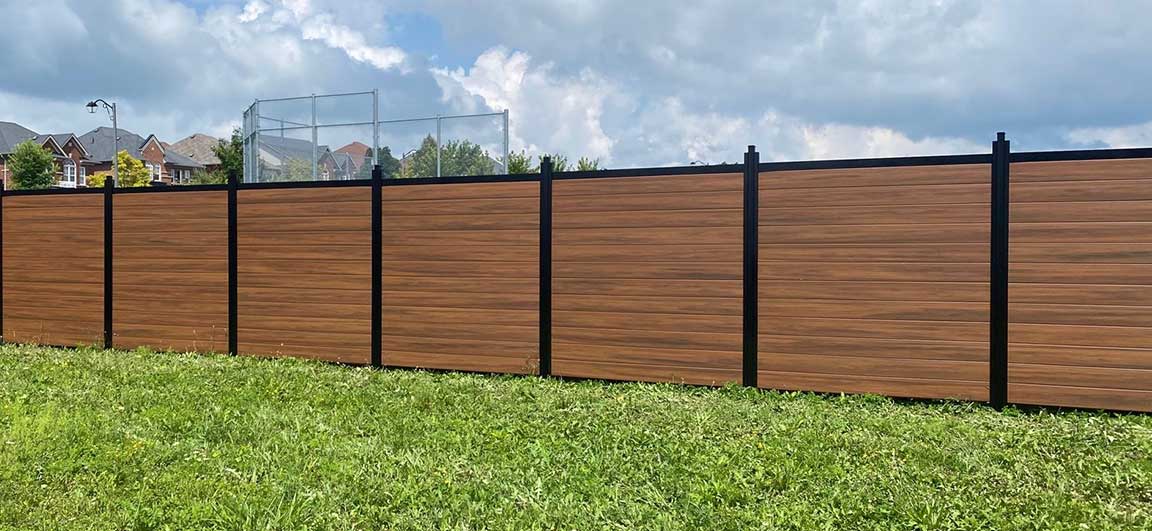 Aluminum-Vinyl-Fence-Installed-in-Florida USA