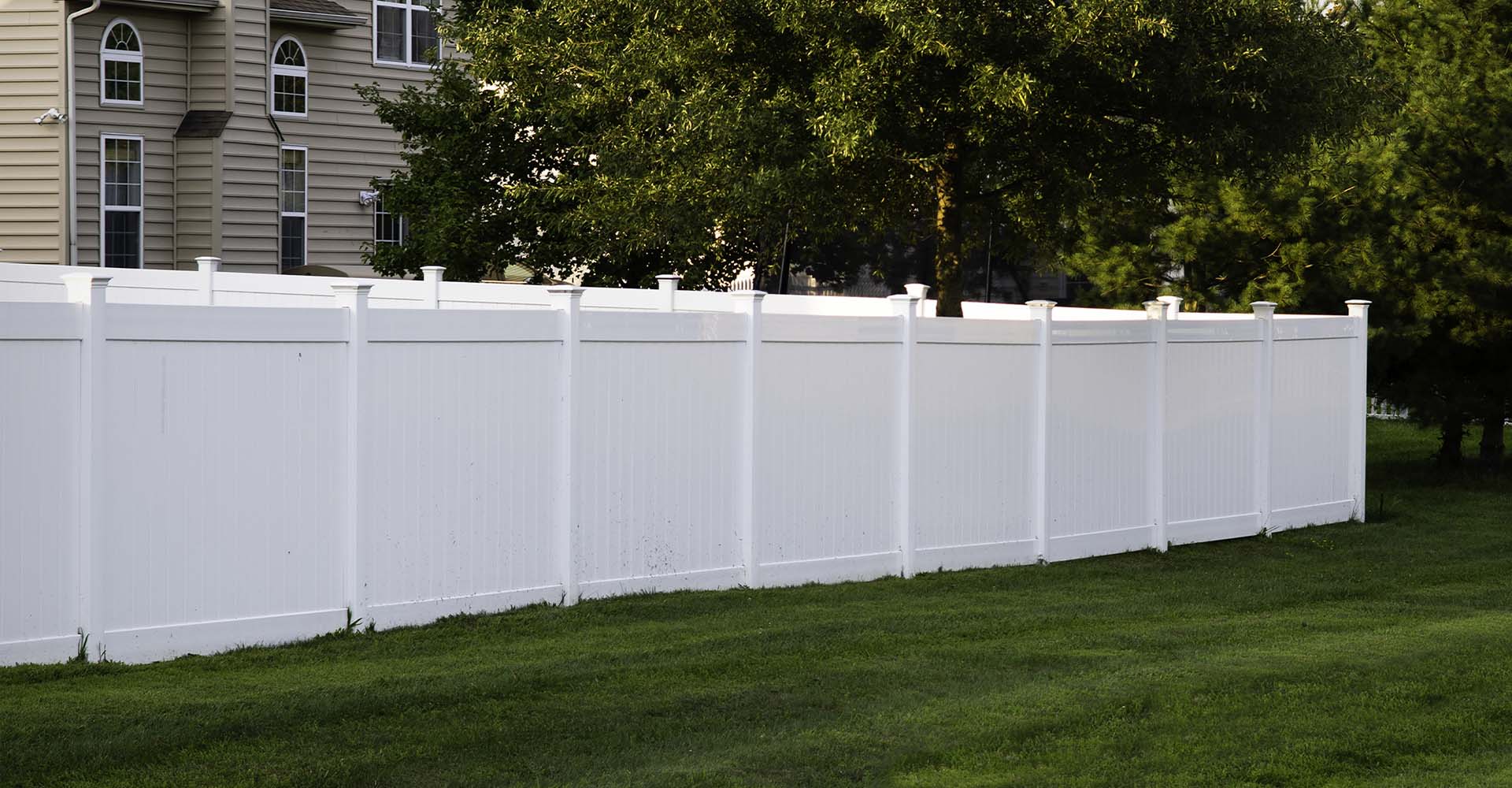 White-Vinyl-Fence-Installed-in-Aurora